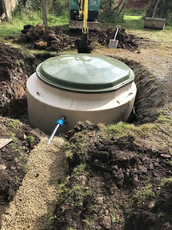 tank with lid